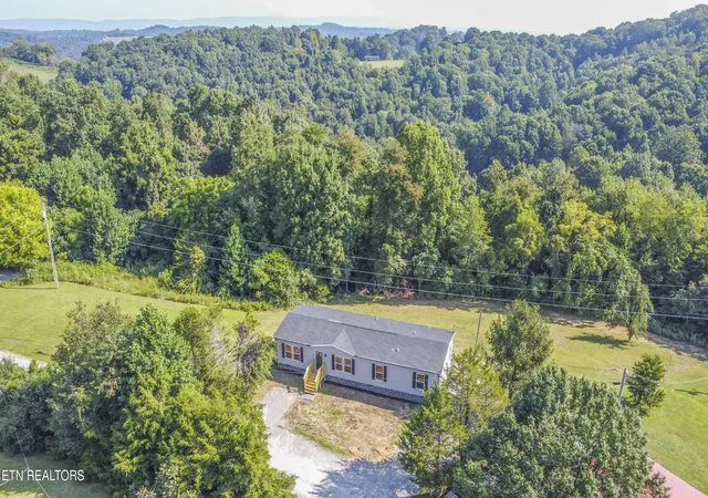Photo 3 of Single family home for sale at 152 Sunset Hills Ln, New Tazewell, TN 37825 | MLS# 1350842 | Listing updated on 2026-10-09
