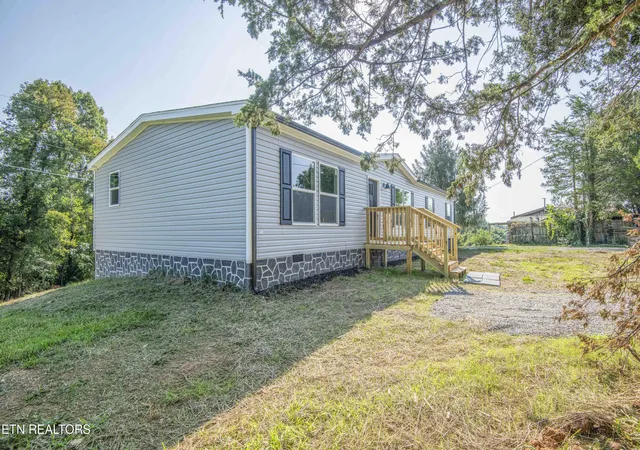 Photo 3 of Single family home for sale at 152 Sunset Hills Ln, New Tazewell, TN 37825 | MLS# 1350842 | Listing updated on 2026-10-09