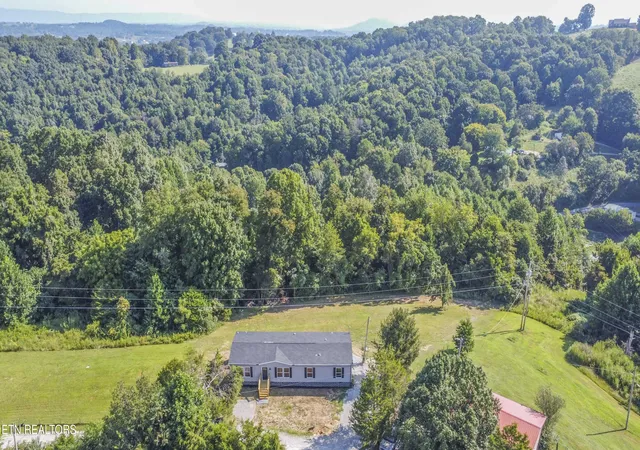 Photo 4 of Single family home for sale at 152 Sunset Hills Ln, New Tazewell, TN 37825 | MLS# 1350842 | Listing updated on 2026-10-09