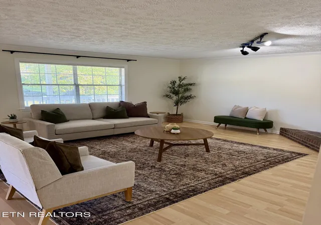 Photo 3 of Sale Pending at 1208 Boyington Dr, Knoxville, TN 37932 | MLS# 1351149 | Listing updated on 2026-09-13