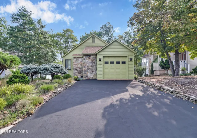 Photo 1 of Single family home for sale at 50 Hickory Cvs Ln, Crossville, TN 38558 | MLS# 1351008 | Listing updated on 2026-09-22