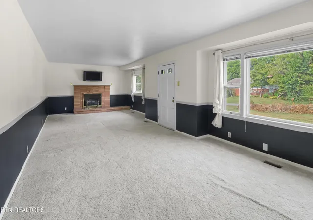 Photo 3 of Single family home for sale at 402 Stone Rd, Knoxville, TN 37920 | MLS# 1354861 | Listing updated on 2026-09-15