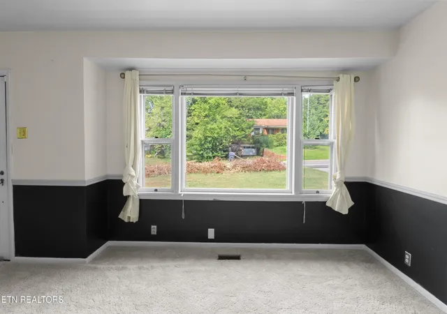 Photo 3 of Single family home for sale at 402 Stone Rd, Knoxville, TN 37920 | MLS# 1354861 | Listing updated on 2026-09-15