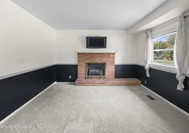Photo 4 of Single family home for sale at 402 Stone Rd, Knoxville, TN 37920 | MLS# 1354861 | Listing updated on 2026-09-15
