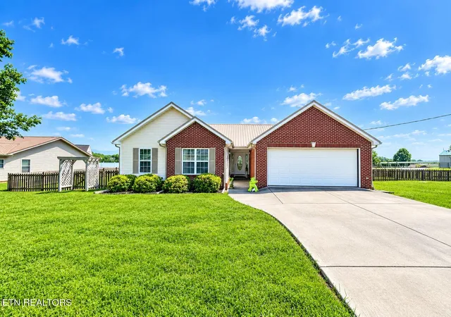 Photo 1 of Single family home for sale at 333 Ne Morie Rd, Dandridge, TN 37725 | MLS# 1352053 | Listing updated on 2026-09-20