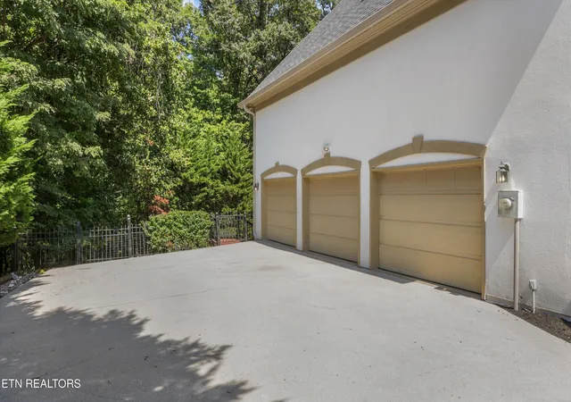 Photo 3 of Single family home for sale at 619 Vancurry Ln, Farragut, TN 37934 | MLS# 1354555 | Listing updated on 2026-09-14