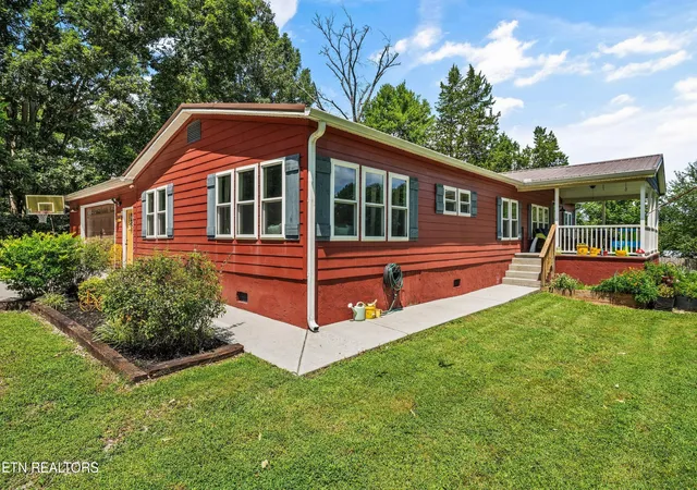 Photo 2 of Sale Pending at 1048 Cook Dr, Loudon, TN 37774 | MLS# 1352273 | Listing updated on 2026-09-13
