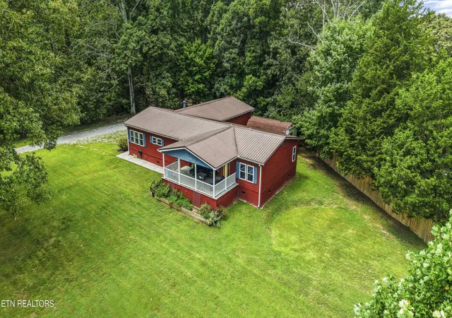 Photo 3 of Sale Pending at 1048 Cook Dr, Loudon, TN 37774 | MLS# 1352273 | Listing updated on 2026-09-13