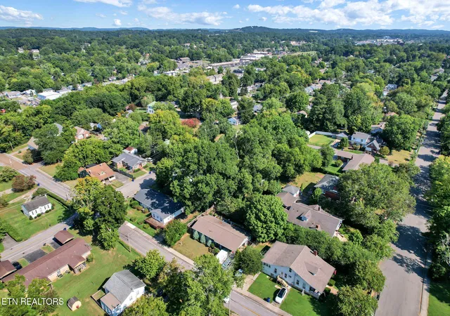 Photo 3 of Single family home for sale at 530 Willow St, Cleveland, TN 37311 | MLS# 1354475 | Listing updated on 2026-10-12