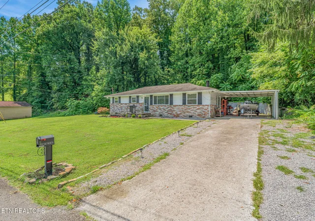 Photo 3 of Sale Pending at 3356 Long Holw Rd, Knoxville, TN 37938 | MLS# 1354193 | Listing updated on 2026-09-08