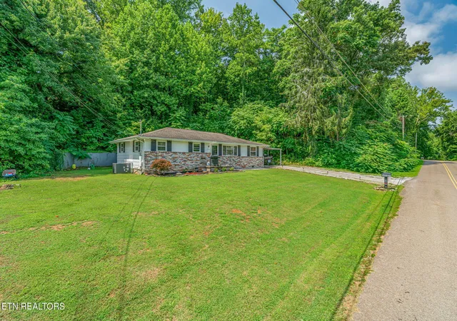 Photo 3 of Sale Pending at 3356 Long Holw Rd, Knoxville, TN 37938 | MLS# 1354193 | Listing updated on 2026-09-08