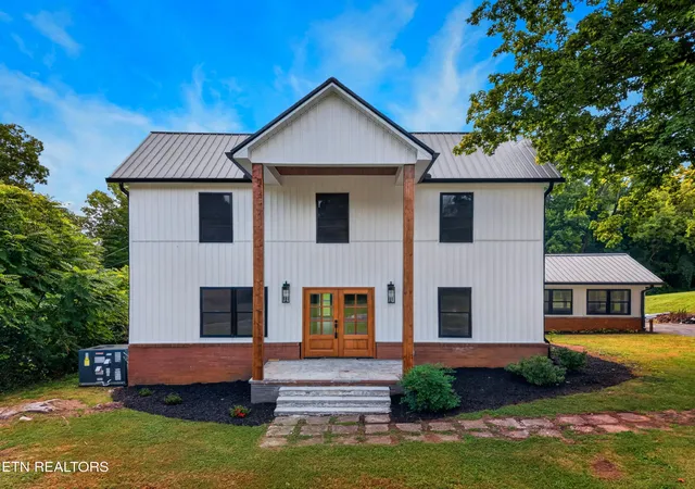 Photo 1 of Single family home for sale at 145 W Meeting St, Dandridge, TN 37725 | MLS# 1355063 | Listing updated on 2026-09-22