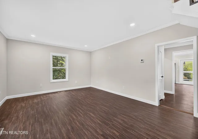 Photo 3 of Single family home for sale at 145 W Meeting St, Dandridge, TN 37725 | MLS# 1355063 | Listing updated on 2026-09-22