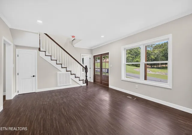 Photo 4 of Single family home for sale at 145 W Meeting St, Dandridge, TN 37725 | MLS# 1355063 | Listing updated on 2026-09-22