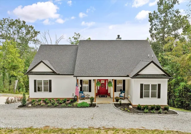 Photo 1 of Single family home for sale at 914 Skyline Dr, Harriman, TN 37748 | MLS# 1356554 | Listing updated on 2026-10-08