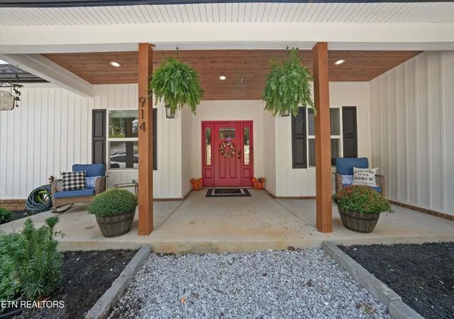 Photo 4 of Single family home for sale at 914 Skyline Dr, Harriman, TN 37748 | MLS# 1356554 | Listing updated on 2026-10-08