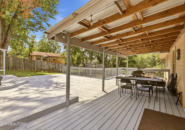 Photo 2 of Single family home for sale at 1725 Grenada Blvd, Knoxville, TN 37922 | MLS# 1355007 | Listing updated on 2026-09-18