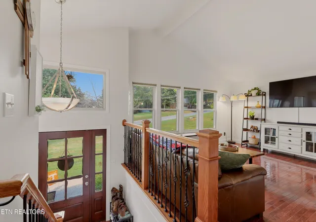 Photo 3 of Single family home for sale at 1725 Grenada Blvd, Knoxville, TN 37922 | MLS# 1355007 | Listing updated on 2026-09-18
