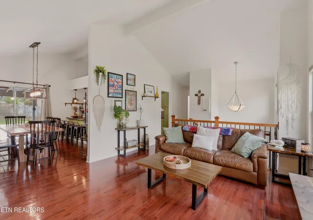 Photo 4 of Single family home for sale at 1725 Grenada Blvd, Knoxville, TN 37922 | MLS# 1355007 | Listing updated on 2026-09-18