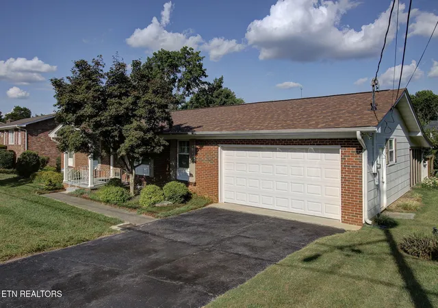 Photo 2 of Single family home for sale at 3726 Cherrylog Rd, Knoxville, TN 37921 | MLS# 1356448 | Listing updated on 2026-10-27