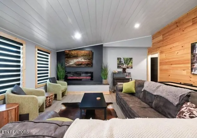 Photo 3 of Single family home for sale at 3033 N Clear Frk Rd, Sevierville, TN 37862 | MLS# 1354255 | Listing updated on 2026-09-18