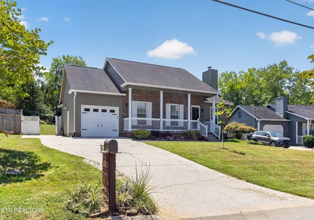 Photo 1 of Single family home for sale at 812 Summerdale Dr, Knoxville, TN 37934 | MLS# 1352265 | Listing updated on 2026-09-16
