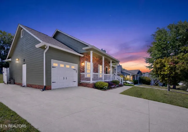 Photo 4 of Single family home for sale at 812 Summerdale Dr, Knoxville, TN 37934 | MLS# 1352265 | Listing updated on 2026-09-16
