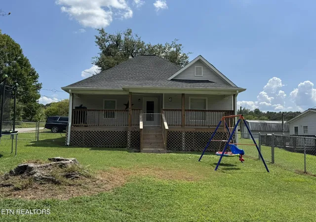 Photo 1 of Single family home for sale at 128 N Ridge Ave, Rockwood, TN 37854 | MLS# 1354034 | Listing updated on 2026-09-12