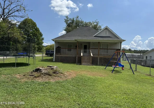 Photo 2 of Single family home for sale at 128 N Ridge Ave, Rockwood, TN 37854 | MLS# 1354034 | Listing updated on 2026-09-12