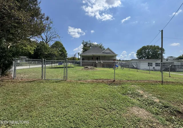 Photo 3 of Single family home for sale at 128 N Ridge Ave, Rockwood, TN 37854 | MLS# 1354034 | Listing updated on 2026-09-12