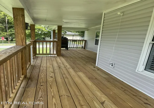 Photo 4 of Single family home for sale at 128 N Ridge Ave, Rockwood, TN 37854 | MLS# 1354034 | Listing updated on 2026-09-12