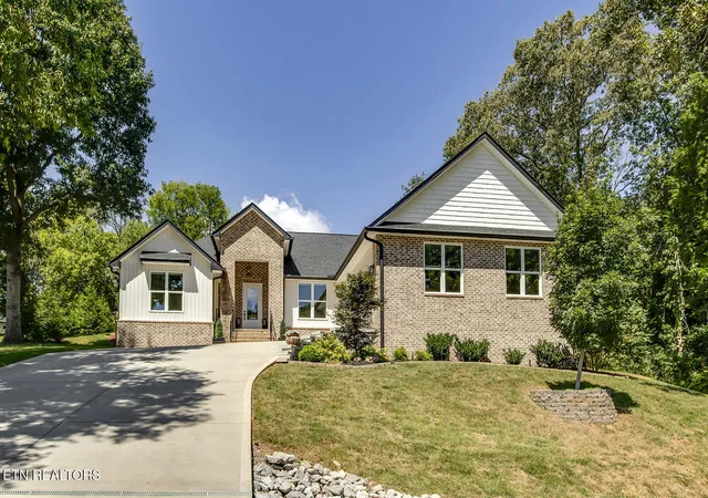 Photo 2 of Sale Pending at 125 Daleyuhski Way, Loudon, TN 37774 | MLS# 1353926 | Listing updated on 2026-09-15