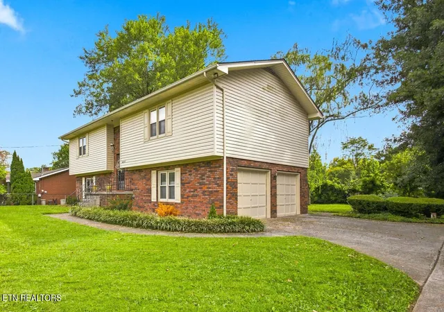 Photo 3 of Single family home for sale at 4997 Beverly Rd, Knoxville, TN 37918 | MLS# 1352543 | Listing updated on 2026-09-18
