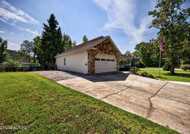 Photo 3 of Sale Pending at 4710 Messer Ln, Powell, TN 37849 | MLS# 1356601 | Listing updated on 2026-10-01