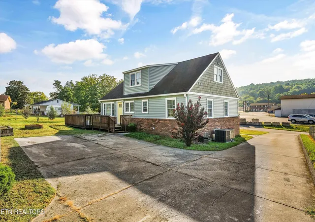 Photo 4 of Sale Pending at 511 1st Street, Kingston, TN 37763 | MLS# 1354061 | Listing updated on 2026-09-03