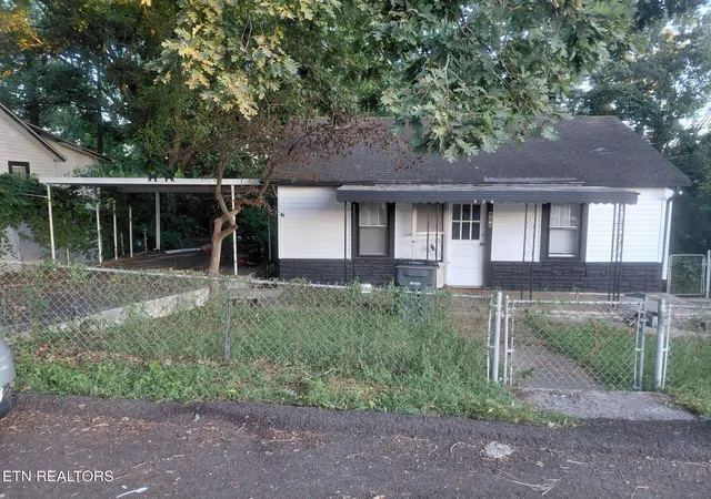 Photo 1 of Single family home for sale at 202 Hillview Ave, Knoxville, TN 37914 | MLS# 1354139 | Listing updated on 2026-09-02