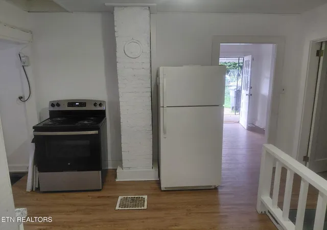 Photo 3 of Single family home for sale at 202 Hillview Ave, Knoxville, TN 37914 | MLS# 1354139 | Listing updated on 2026-09-02