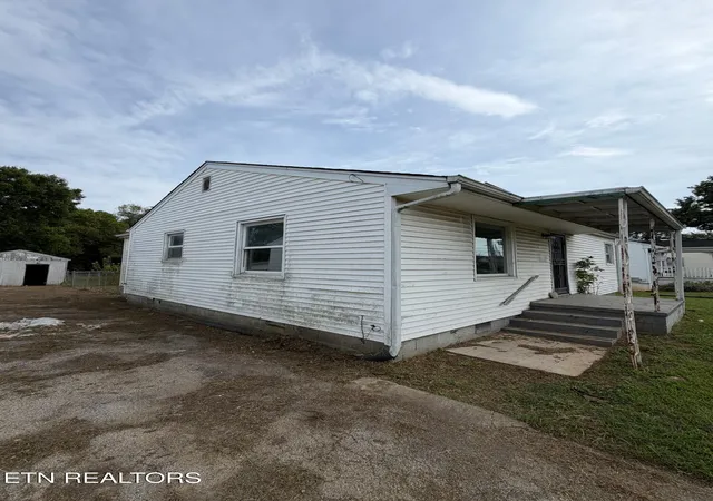 Photo 3 of Single family home for sale at 3754 Speedway Cir, Knoxville, TN 37914 | MLS# 1353880 | Listing updated on 2026-09-11
