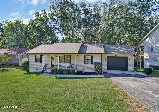 Photo 1 of Single family home for sale at 350 Lakeview Dr, Crossville, TN 38558 | MLS# 1355315 | Listing updated on 2026-09-23