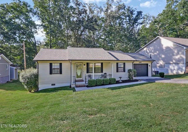 Photo 3 of Single family home for sale at 350 Lakeview Dr, Crossville, TN 38558 | MLS# 1355315 | Listing updated on 2026-09-23