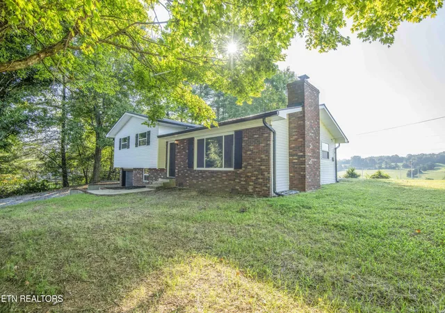 Photo 3 of Single family home for sale at 560 High St, Harrogate, TN 37752 | MLS# 1352778 | Listing updated on 2026-10-09