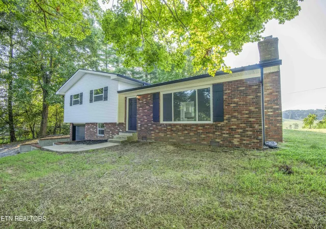 Photo 3 of Single family home for sale at 560 High St, Harrogate, TN 37752 | MLS# 1352778 | Listing updated on 2026-10-09