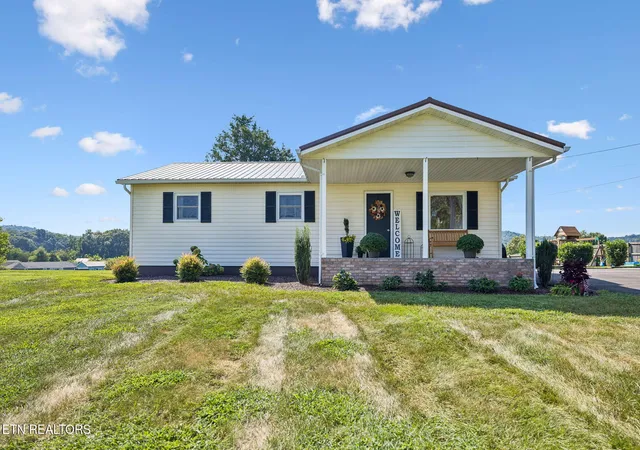 Photo 3 of Single family home for sale at 2055 Boyds Creek Hwy, Sevierville, TN 37876 | MLS# 1353225 | Listing updated on 2026-09-30
