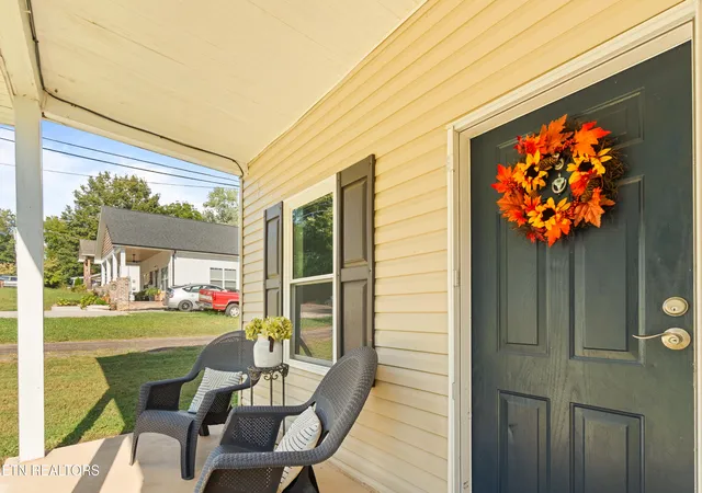 Photo 3 of Sale Pending at 2028 Bernhurst Dr, Knoxville, TN 37918 | MLS# 1355584 | Listing updated on 2026-10-01