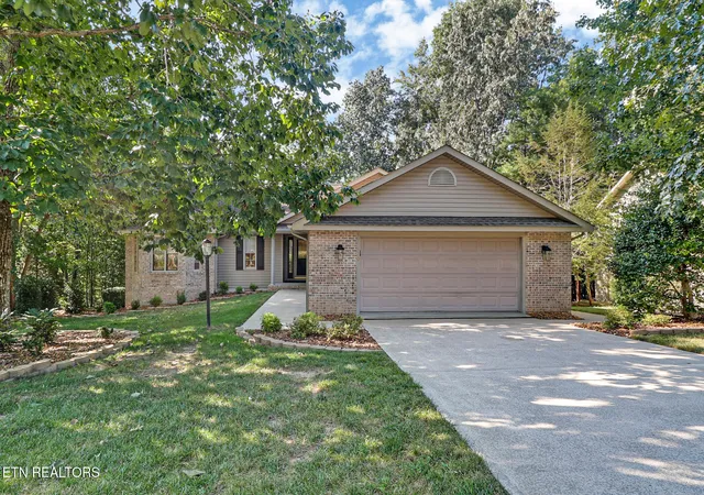 Photo 1 of Single family home for sale at 110 Lynhurst Dr, Crossville, TN 38558 | MLS# 1354979 | Listing updated on 2026-09-10