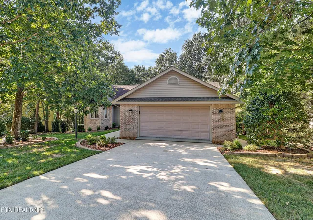 Photo 2 of Single family home for sale at 110 Lynhurst Dr, Crossville, TN 38558 | MLS# 1354979 | Listing updated on 2026-09-10