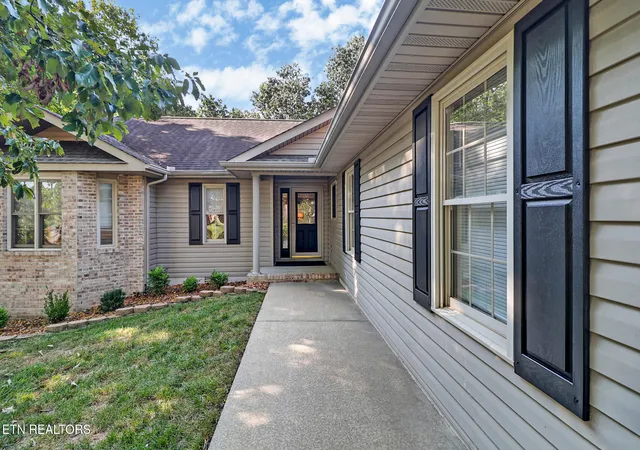 Photo 3 of Single family home for sale at 110 Lynhurst Dr, Crossville, TN 38558 | MLS# 1354979 | Listing updated on 2026-09-10