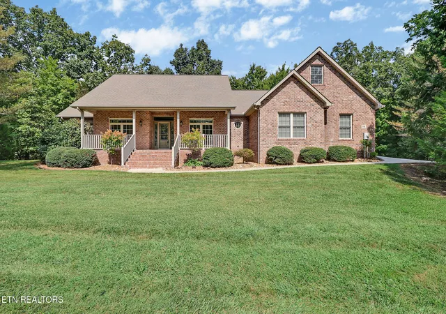 Photo 1 of Single family home for sale at 19 Kingsbridge Ln, Crossville, TN 38558 | MLS# 1355878 | Listing updated on 2026-09-18