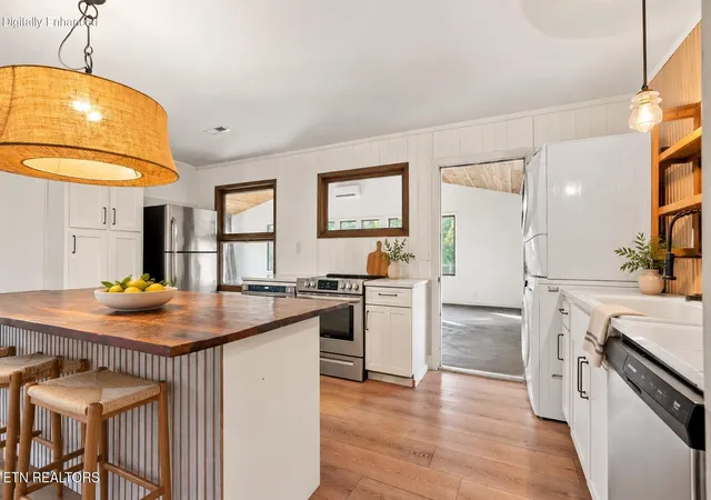 Photo 2 of Single family home for sale at 7901 Westacres Dr, Knoxville, TN 37919 | MLS# 1356970 | Listing updated on 2026-10-28