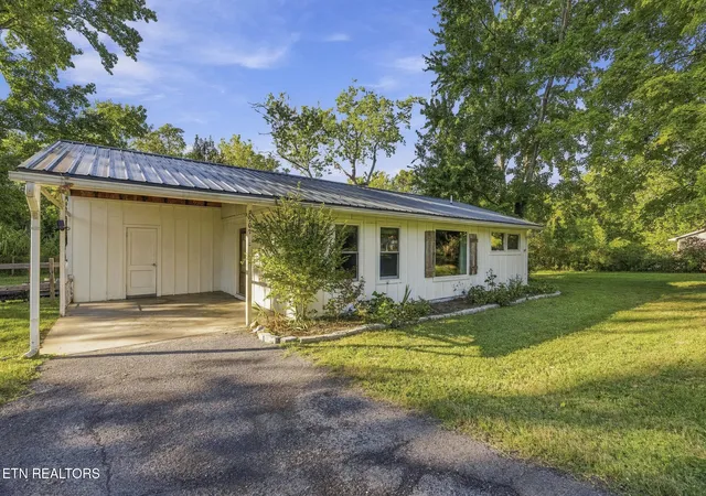 Photo 4 of Single family home for sale at 7901 Westacres Dr, Knoxville, TN 37919 | MLS# 1356970 | Listing updated on 2026-10-28